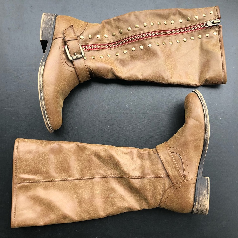 Madden Girl boots brown tan faux leather 8 red zip